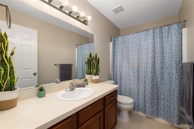 Builiding view sixteen for 297 Gleneagles, Highland, MI. 48357