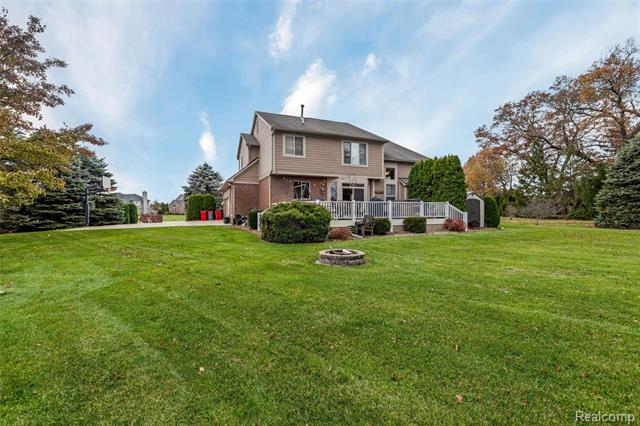 Builiding view twenty four for 297 Gleneagles, Highland, MI. 48357