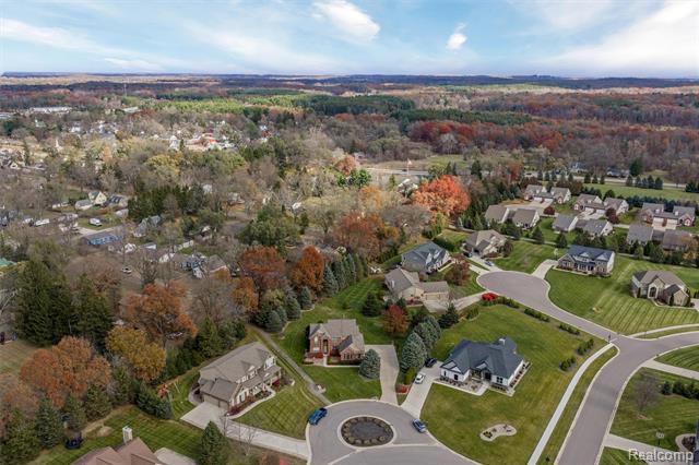 Builiding view twenty nine for 297 Gleneagles, Highland, MI. 48357