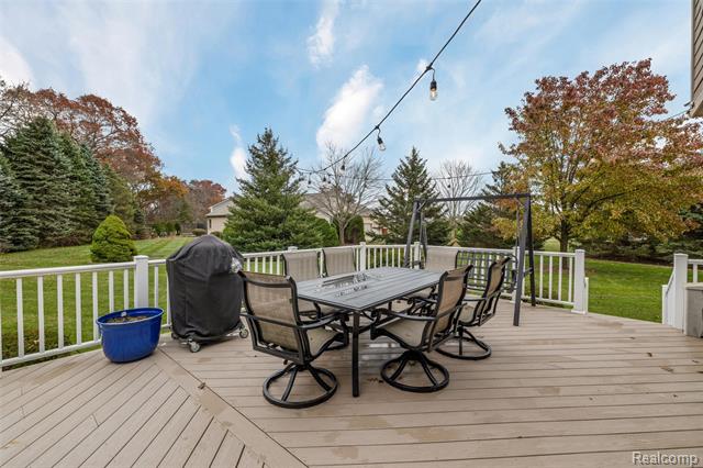 Builiding view twenty six for 297 Gleneagles, Highland, MI. 48357