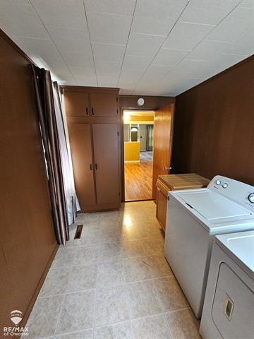 Builiding view ten for 209 Stewart, Owosso, MI. 48867