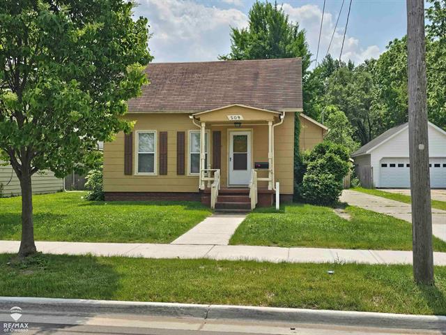 Builiding view twenty four for 209 Stewart, Owosso, MI. 48867