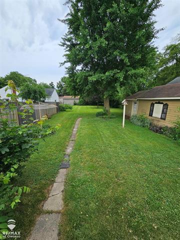 Builiding view twenty one for 209 Stewart, Owosso, MI. 48867