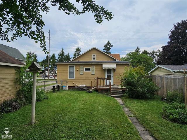 Builiding view twenty two for 209 Stewart, Owosso, MI. 48867