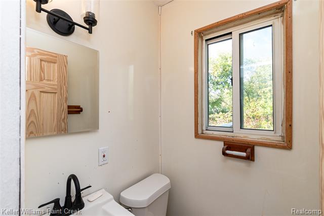 Builiding view seven for 240 S Shirley, Pontiac, MI. 48342