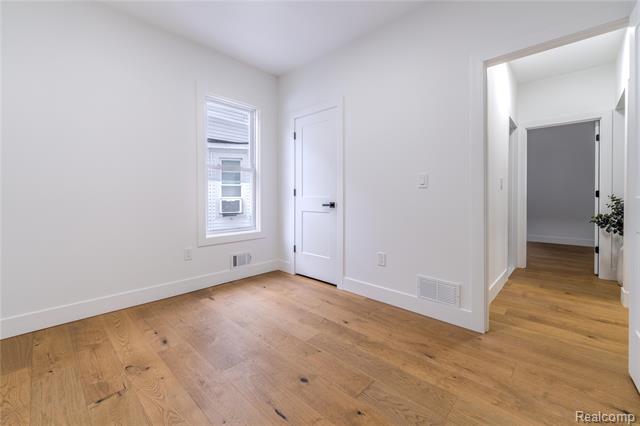 Builiding view sixteen for 2433 Fischer, Detroit, MI. 48214