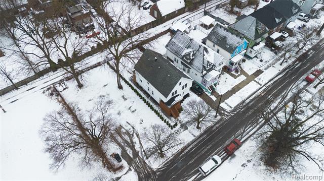 Builiding view twenty five for 2433 Fischer, Detroit, MI. 48214