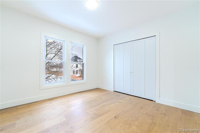 Builiding view twenty one for 2433 Fischer, Detroit, MI. 48214