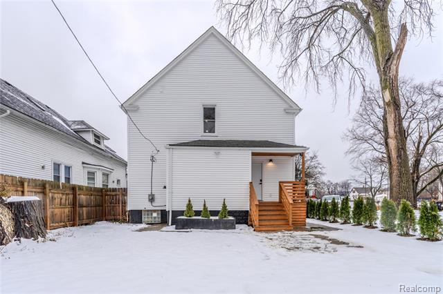 Builiding view twenty three for 2433 Fischer, Detroit, MI. 48214