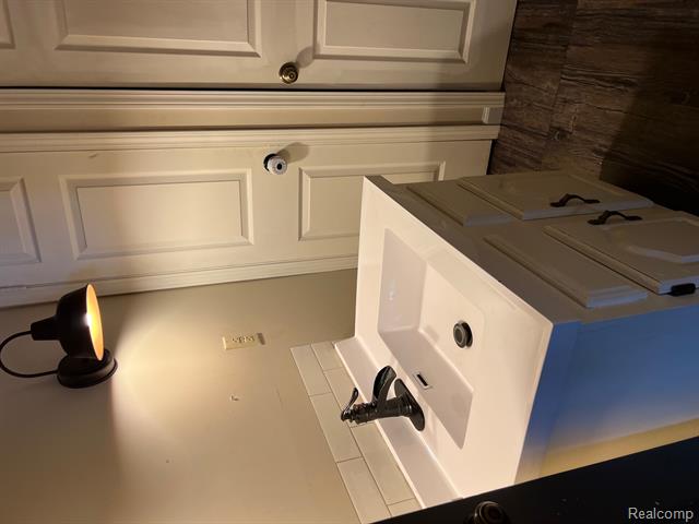 Builiding view seventeen for 2581 Carpenter, Lapeer, MI. 48446