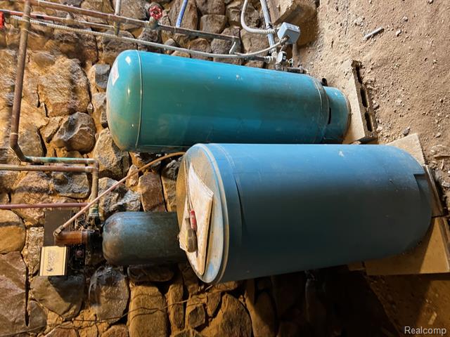 Builiding view thirty seven for 2581 Carpenter, Lapeer, MI. 48446