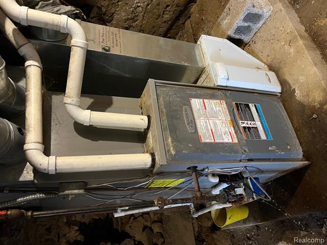 Builiding view thirty three for 2581 Carpenter, Lapeer, MI. 48446