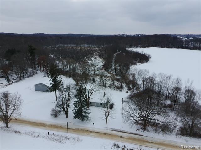 Builiding view thirty for 2581 Carpenter, Lapeer, MI. 48446