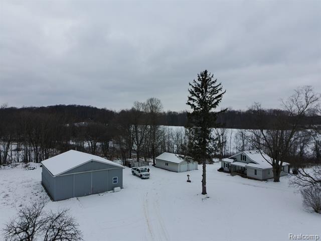 Builiding view three for 2581 Carpenter, Lapeer, MI. 48446