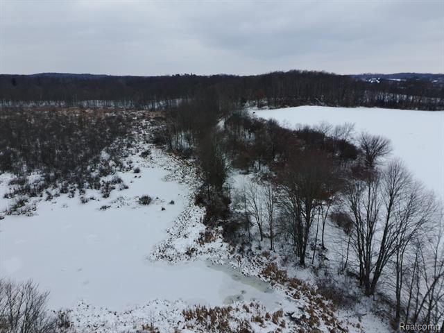 Builiding view twenty eight for 2581 Carpenter, Lapeer, MI. 48446