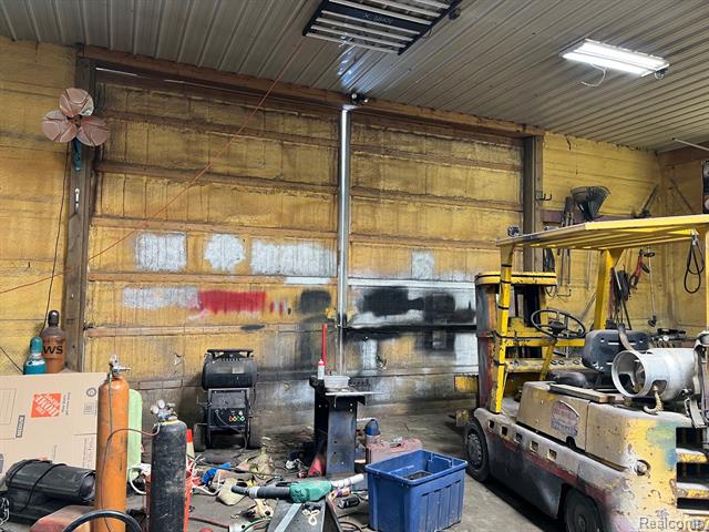 Builiding view twenty four for 2581 Carpenter, Lapeer, MI. 48446