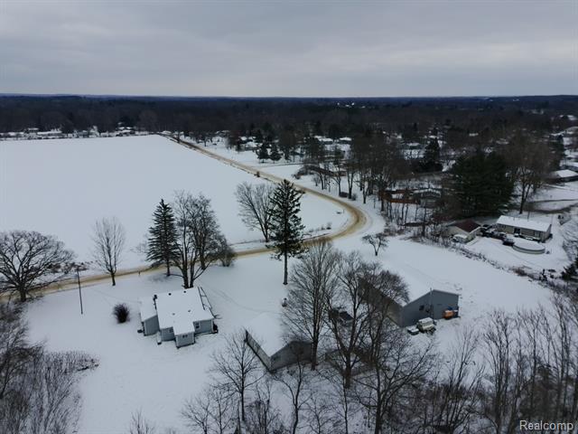 Builiding view twenty nine for 2581 Carpenter, Lapeer, MI. 48446