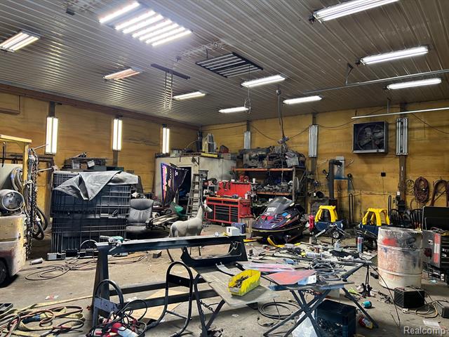 Builiding view twenty two for 2581 Carpenter, Lapeer, MI. 48446