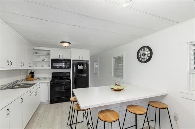 Builiding view ten for 852 Tarpon St, Wyoming, MI. 49509