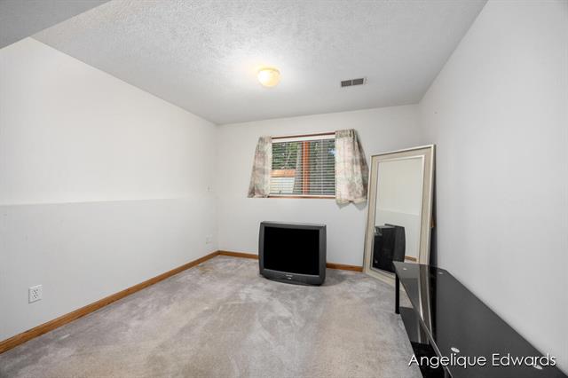 Builiding view fifteen for 1563 Amberly, Grand Rapids, MI. 49508