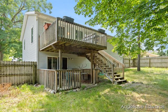 Builiding view seventeen for 1563 Amberly, Grand Rapids, MI. 49508