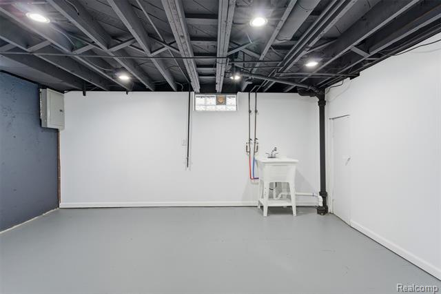 Builiding view seventeen for 16221 Wormer, Detroit, MI. 48219