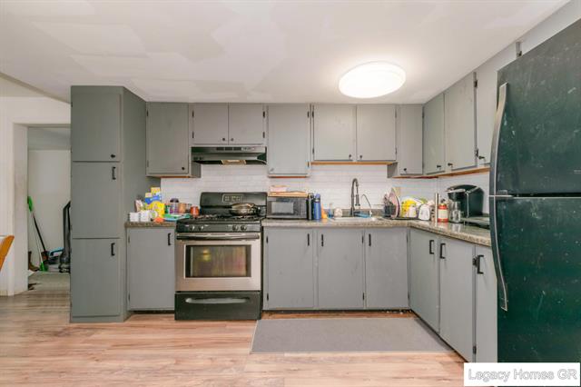 Builiding view eight for 961 Dolphin, Wyoming, MI. 49509