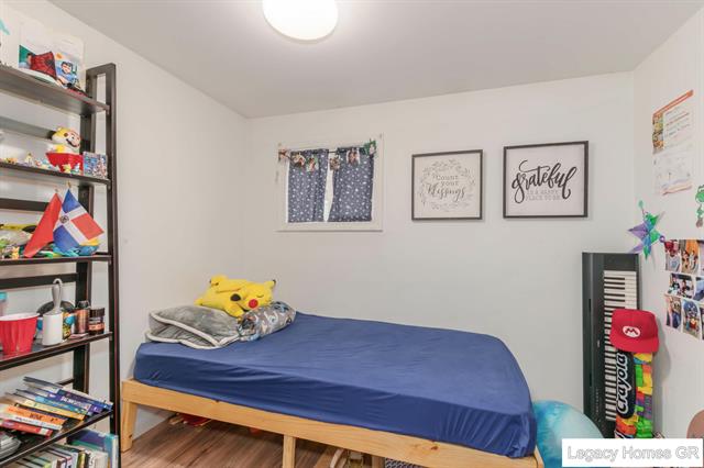 Builiding view eleven for 961 Dolphin, Wyoming, MI. 49509