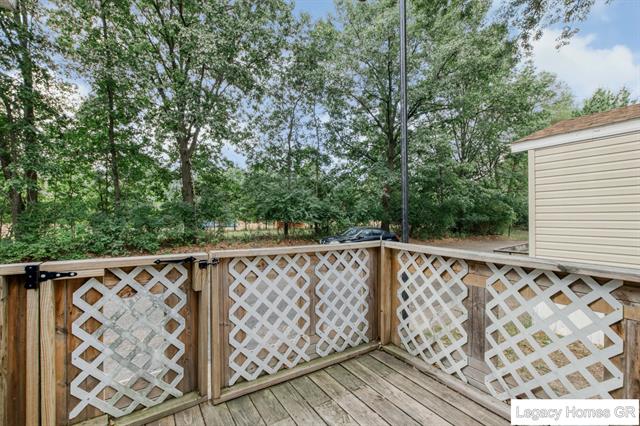 Builiding view fifteen for 961 Dolphin, Wyoming, MI. 49509