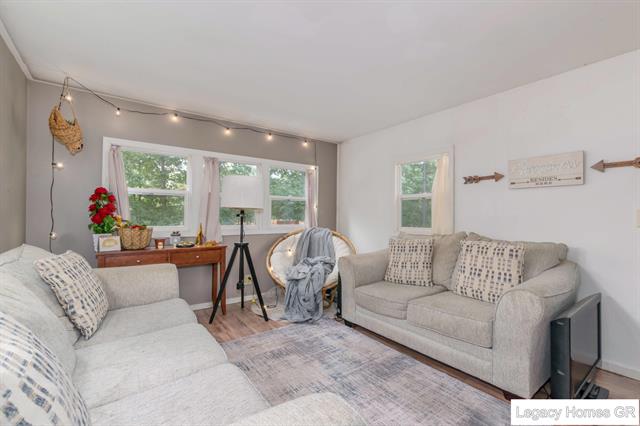 Builiding view four for 961 Dolphin, Wyoming, MI. 49509