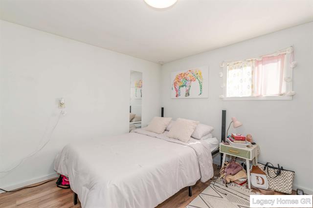 Builiding view nine for 961 Dolphin, Wyoming, MI. 49509