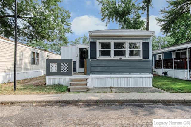 Builiding view one for 961 Dolphin, Wyoming, MI. 49509