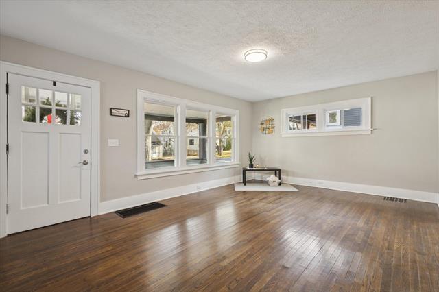 Builiding view eight for 843 Clancy, Grand Rapids, MI. 49503