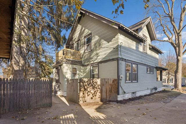 Builiding view forty for 843 Clancy, Grand Rapids, MI. 49503