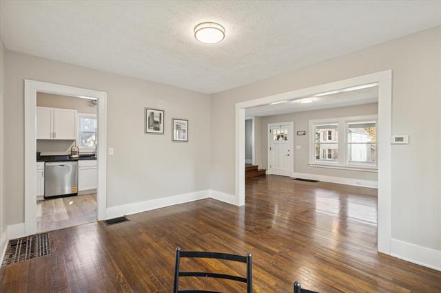 Builiding view sixteen for 843 Clancy, Grand Rapids, MI. 49503