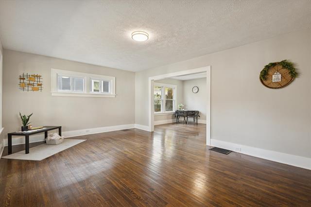 Builiding view ten for 843 Clancy, Grand Rapids, MI. 49503