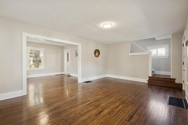 Builiding view thirteen for 843 Clancy, Grand Rapids, MI. 49503