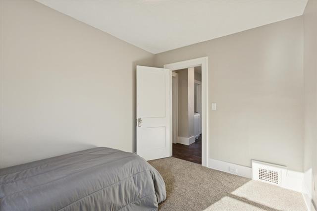 Builiding view thirty three for 843 Clancy, Grand Rapids, MI. 49503