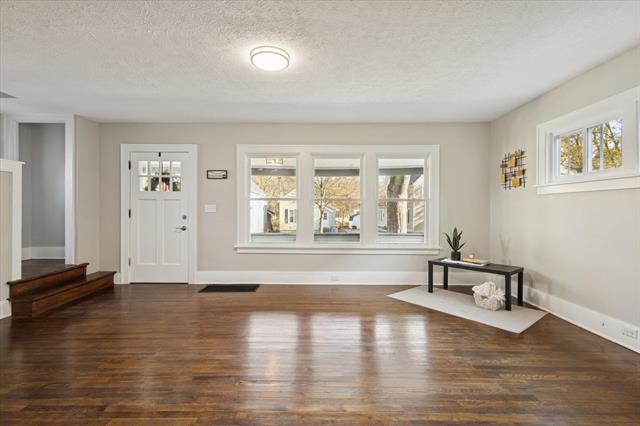 Builiding view twelve for 843 Clancy, Grand Rapids, MI. 49503