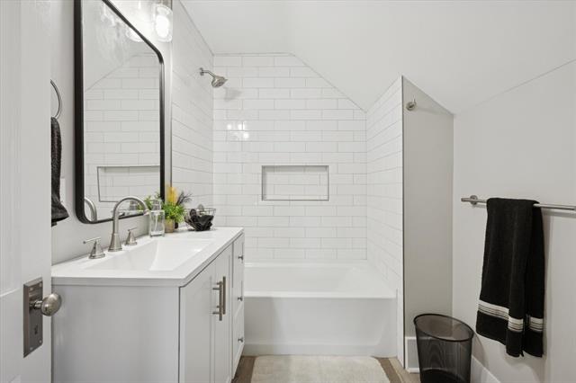 Builiding view twenty eight for 843 Clancy, Grand Rapids, MI. 49503