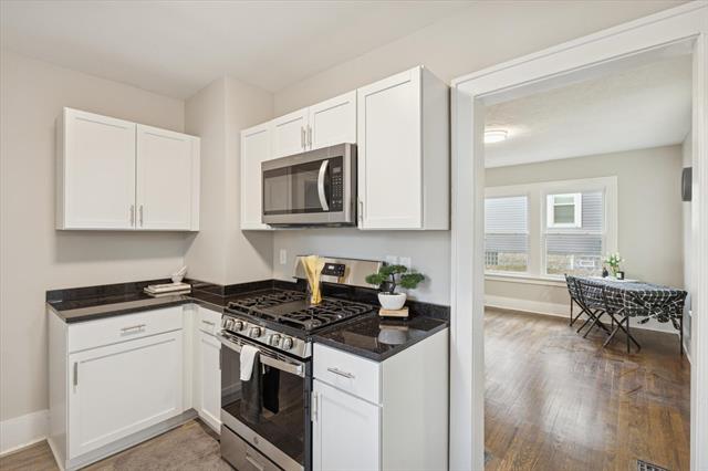 Builiding view twenty one for 843 Clancy, Grand Rapids, MI. 49503