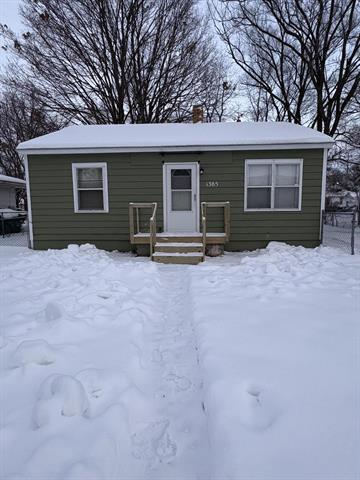 front view for 1385 Superior Street, Benton Harbor, Mi. 49022