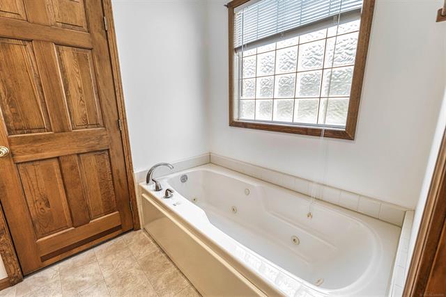 Builiding view eighteen for 149 Oak Marr, Houghton Lake, MI. 48629