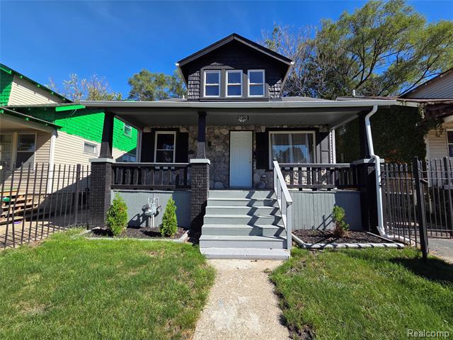 front view for 20172 Russell, Highland Park, Mi. 48203