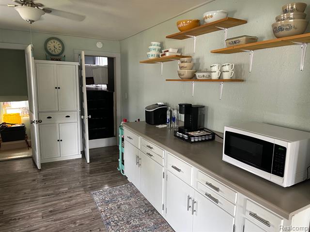 Builiding view eight for 7980 Gilford, Reese, MI. 48757