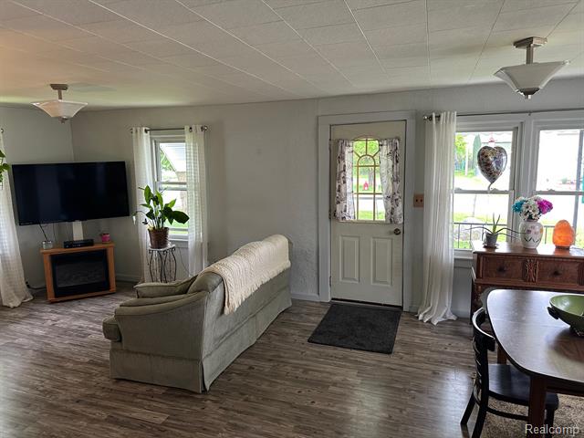 Builiding view nine for 7980 Gilford, Reese, MI. 48757