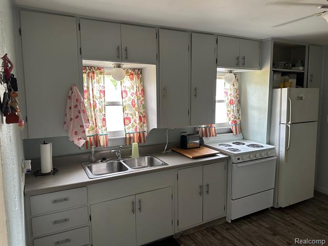 Builiding view seven for 7980 Gilford, Reese, MI. 48757