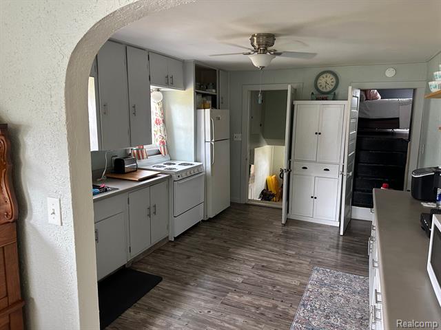 Builiding view six for 7980 Gilford, Reese, MI. 48757