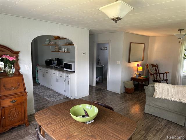 Builiding view two for 7980 Gilford, Reese, MI. 48757