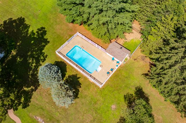 Builiding view fifty nine for 22100 Uldriks, Battle Creek, MI. 49017